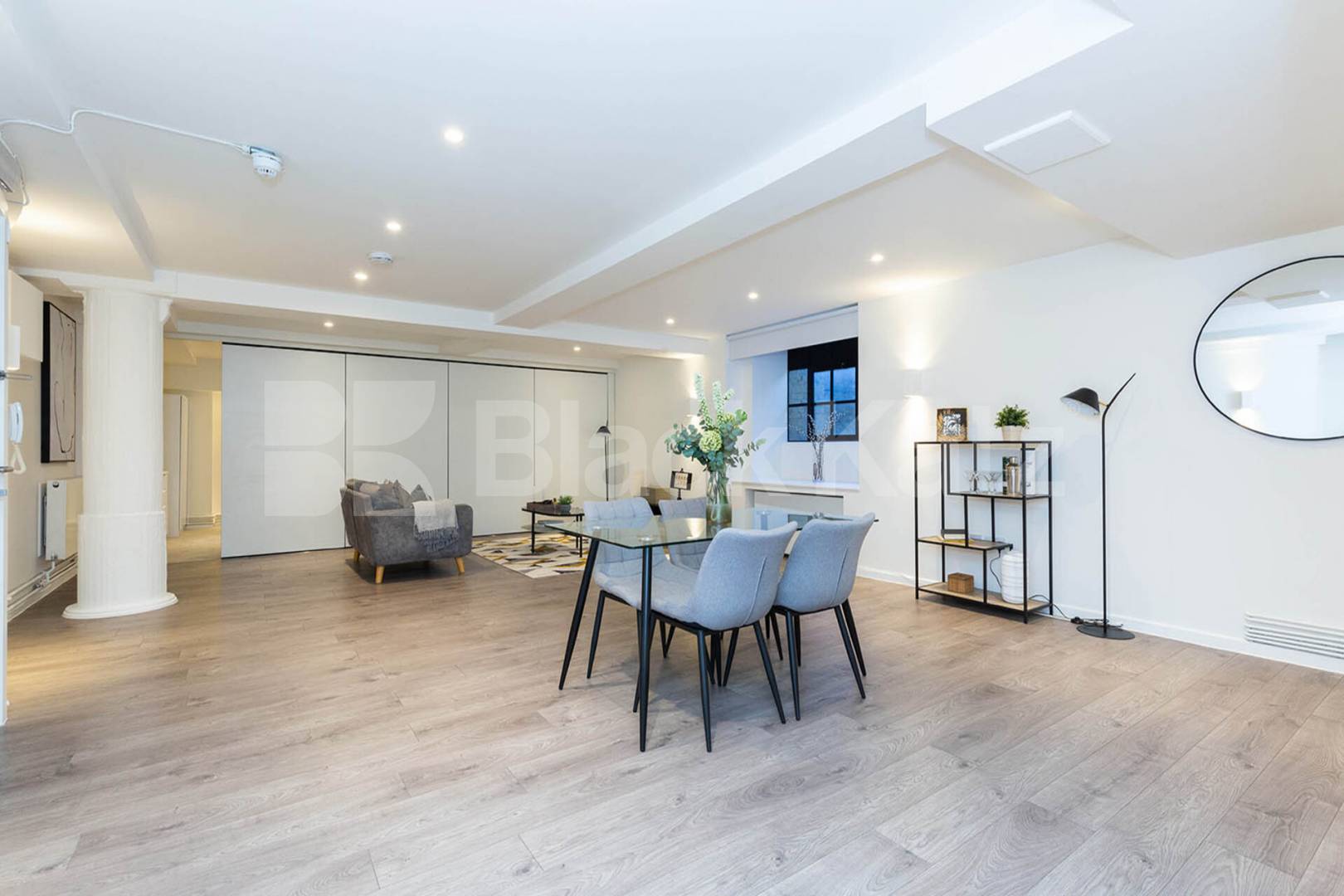 spacious 1 bedroom warehouse conversion with bi folding partition wall Tyssen Street - Springfield House, Dalston